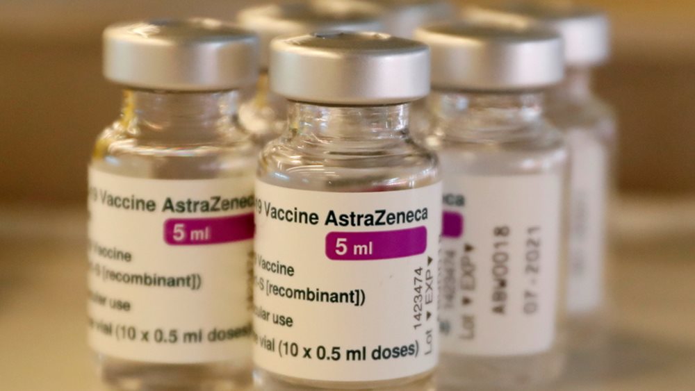 Εμβόλιο AstraZeneca: Αύριο η απόφαση της Εθνικής Επιτροπής Εμβολιασμών