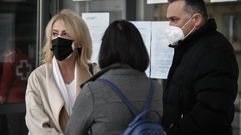 Ενοχή της Ρένας Δούρου για τρία αδικήματα σχετικά με τους νεκρούς στη Μάνδρα προτείνει η εισαγγελέας