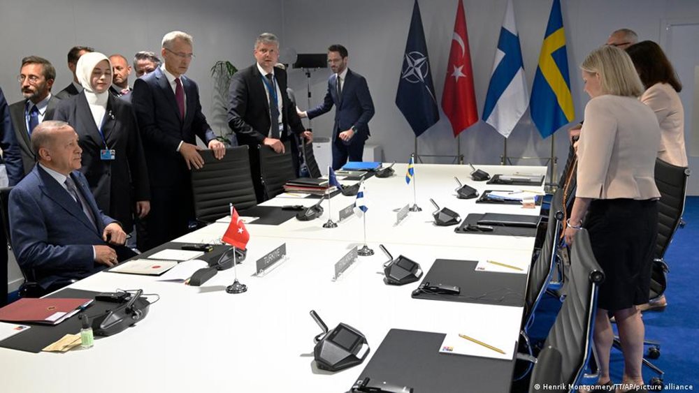 Deutsche Welle: Θρίαμβος ή &quot;κωλοτούμπα&quot; Ερντογάν στη Μαδρίτη;