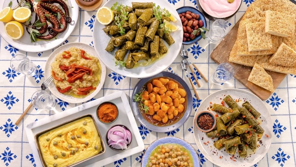 Δασμοί, πόλεμος και… ντολμαδάκια: Πώς η Παλίρροια Σουλιώτης έβγαλε κέρδη 26 εκατ. το 2025 και τα σενάρια πώλησης