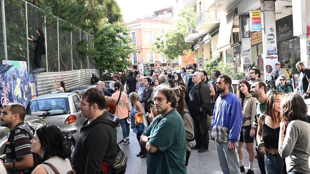 Ένταση στα Εξάρχεια, με αφορμή την κοπή δέντρων στο πλαίσιο των εργασιών για το μετρό