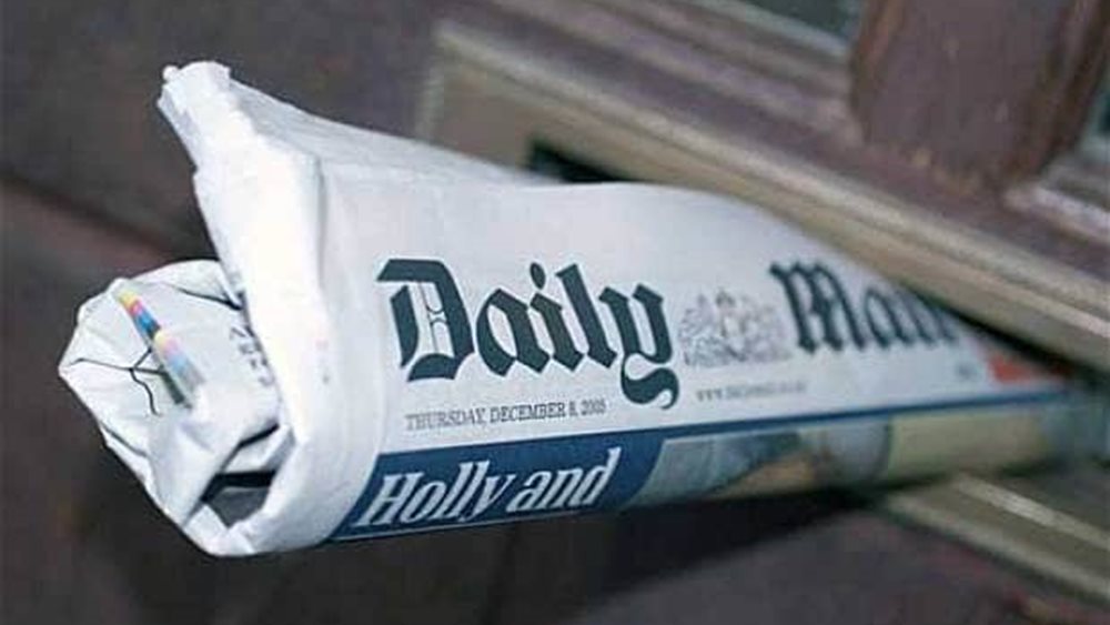 Δεκάδες θέσεις δημοσιογράφων περικόπτει η Daily Mail, στο πλαίσιο αναδιάρθρωσης