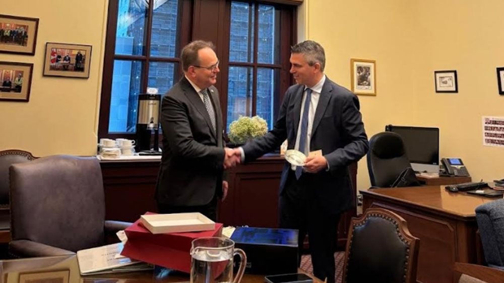 Συνάντηση Χρ. Δήμα με υπουργό Μεταφορών Καναδά: Αεροπορική σύνδεση, logistics, εφοδιαστική αλυσίδα στο επίκεντρο