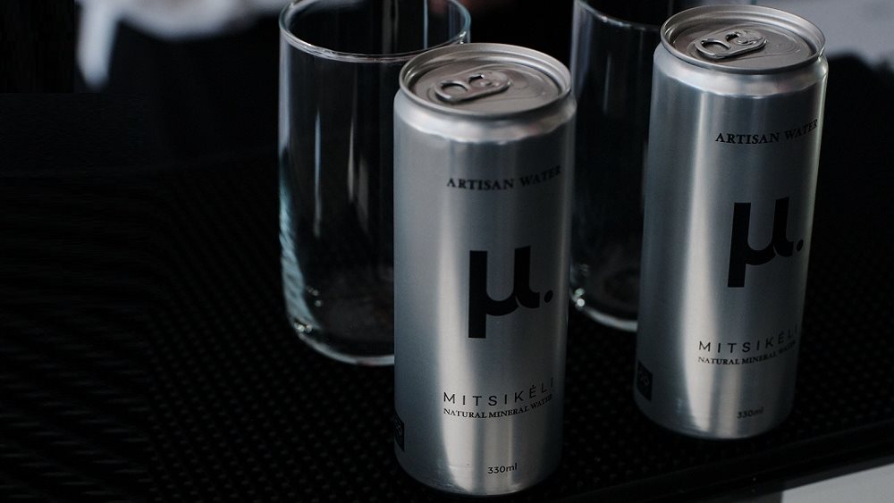 μ. Artisan Water: Η συσκευασία του μέλλοντος πρωταγωνιστεί σε ένα μ.οναδικό brunch