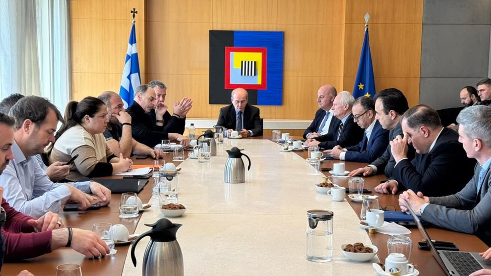 Συνάντηση εκπροσώπων αγροτών με Κ. Τσιάρα και Κ. Χατζηδάκη για ζητήματα ΑΤΑΚ και ΚΑΕΚ