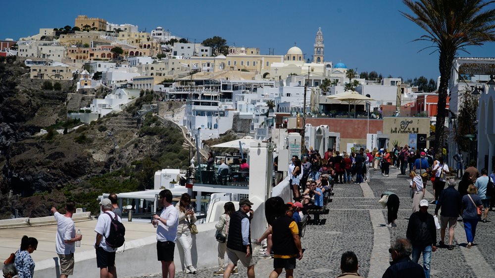 Βούλιαξαν νησιά και παραθαλάσσιοι προορισμοί, αισιοδοξία για τα τουριστικά έσοδα