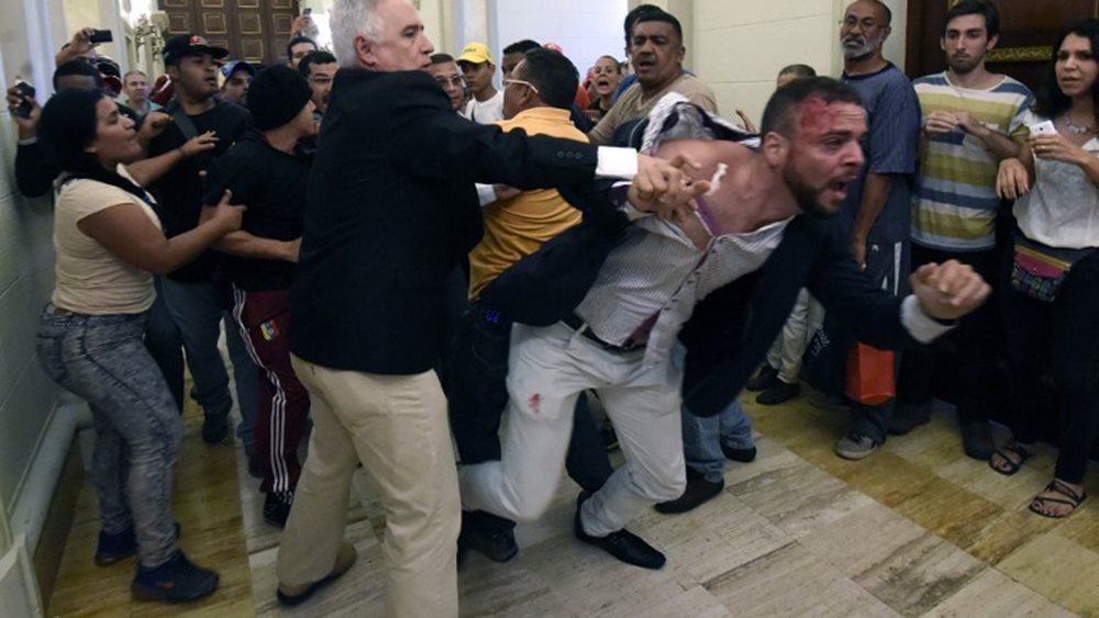 Βενεζουέλα: H Γερουσία παραπέμπει σε δίκη τον Μαδούρο για πραξικόπημα