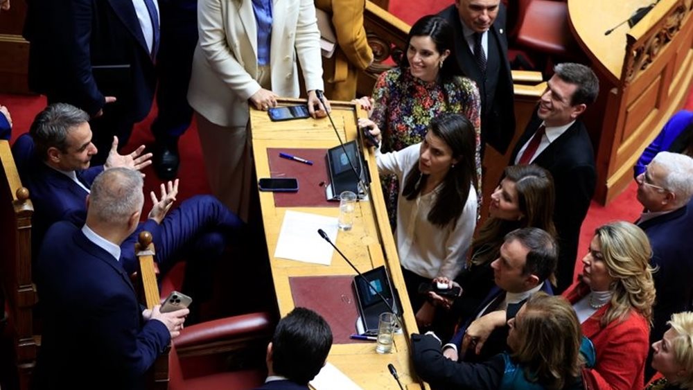 Εγκρίθηκε με 175 ψήφους το νομοσχέδιο για τον γάμο ομοφύλων - 106 "ναι", 21 "όχι", 31 αποχές από τη ΝΔ