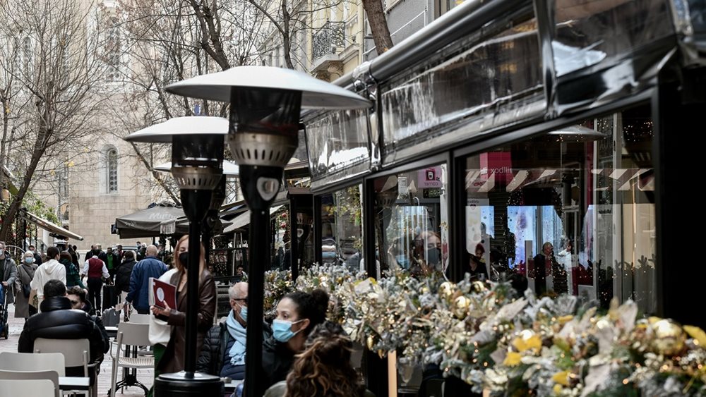 Μετ΄εμποδίων η εφαρμογή της ψηφιακής κάρτας σε τουρισμό, εστίαση - Βραχυκύκλωμα με τη μείωση εισφορών στις υπερωρίες