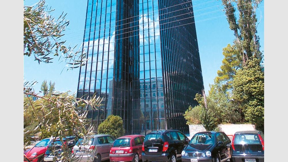 Μπάμπης Βωβός: Στο σφυρί ιδιοκτησίες στον εμβληματικό γυάλινο πύργο Atrina της Κηφισίας