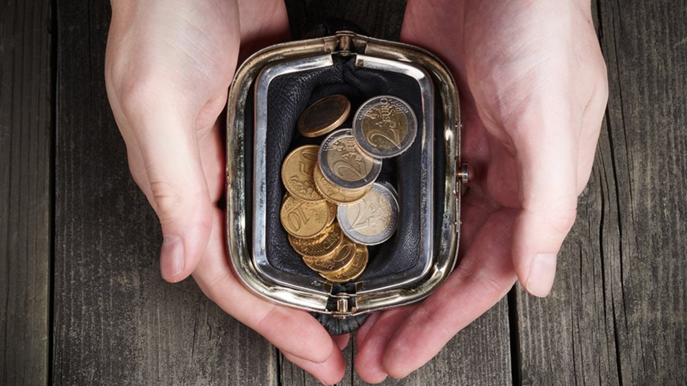 O κατώτατος μισθός "δυναμιτίζει" την διαπραγμάτευση για το Εργασιακό