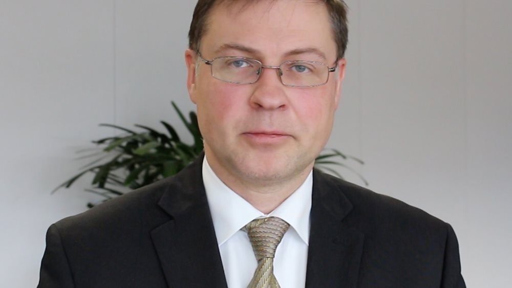 V. Dombrovskis: Η αύξηση φόρων αντί περικοπής δαπανών, βαθαίνει την ύφεση