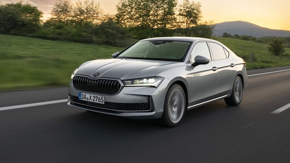 Αποστολή στην Πράγα: Οδηγούμε το νέο Skoda Superb