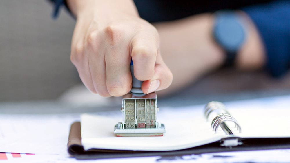 Προς κατάργηση το χαρτόσημο - ποιες περιπτώσεις αφορά