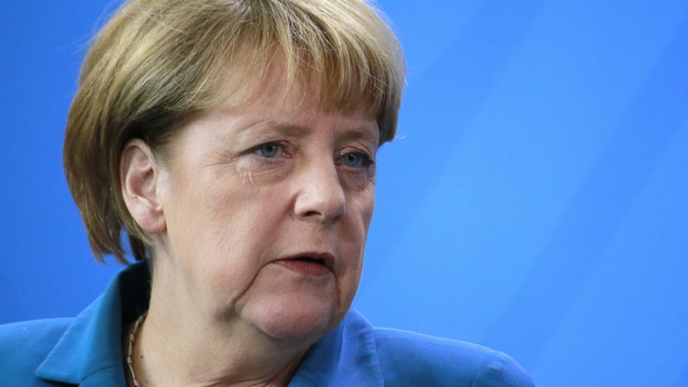 Σε κλοιό πολιτικών πιέσεων η Merkel