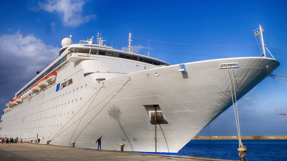 Απεργιακή τορπίλη, καταστρέφει την κρουαζιέρα στον Πειραιά