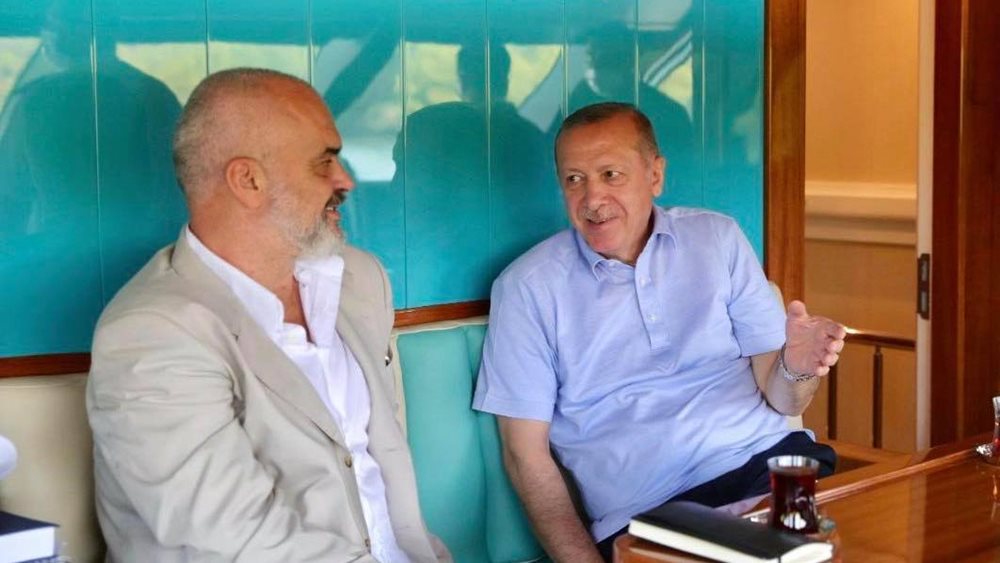 Ο Ερντογάν χτίζει σπίτια στην Αλβανία