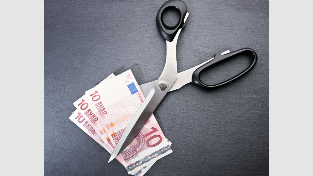 Έμμεση μείωση 0,5% στους μισθούς από την 1η Ιουλίου