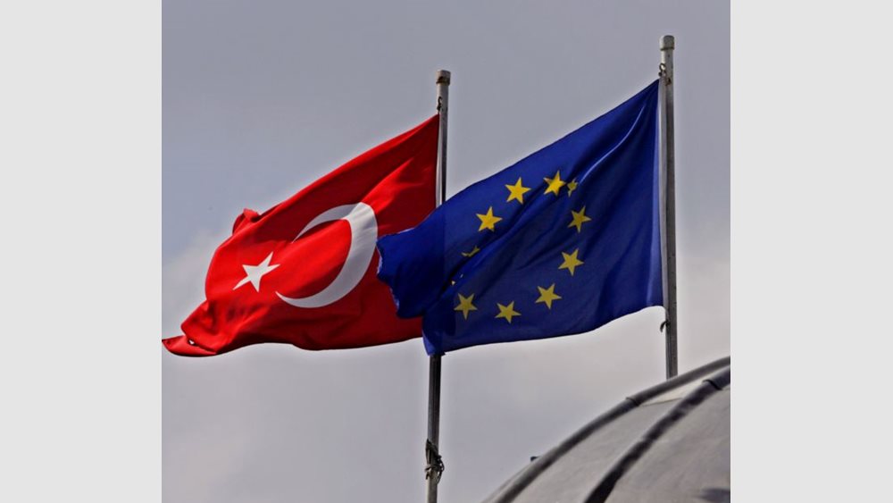 Κομισιόν: Εκκρεμούν τα επτά προαπαιτούμενα για τις τουρκικές βίζες