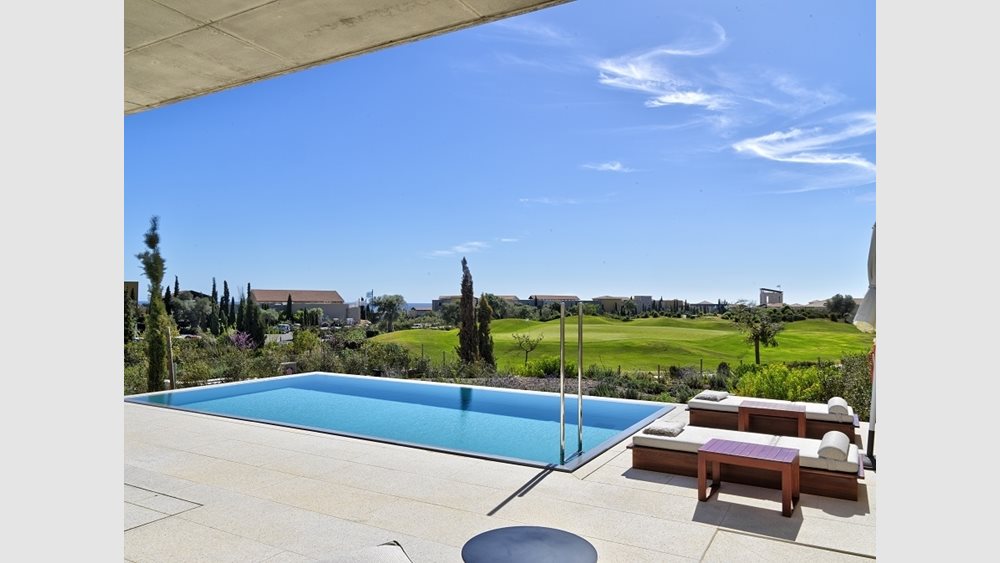 Μια νεόδμητη βίλα προς πώληση στο Costa Navarino
