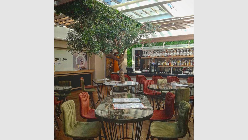 PublicCafé: Αέρας ανανέωσης και… Κυκλάδων στην καρδιά της Αθήνας