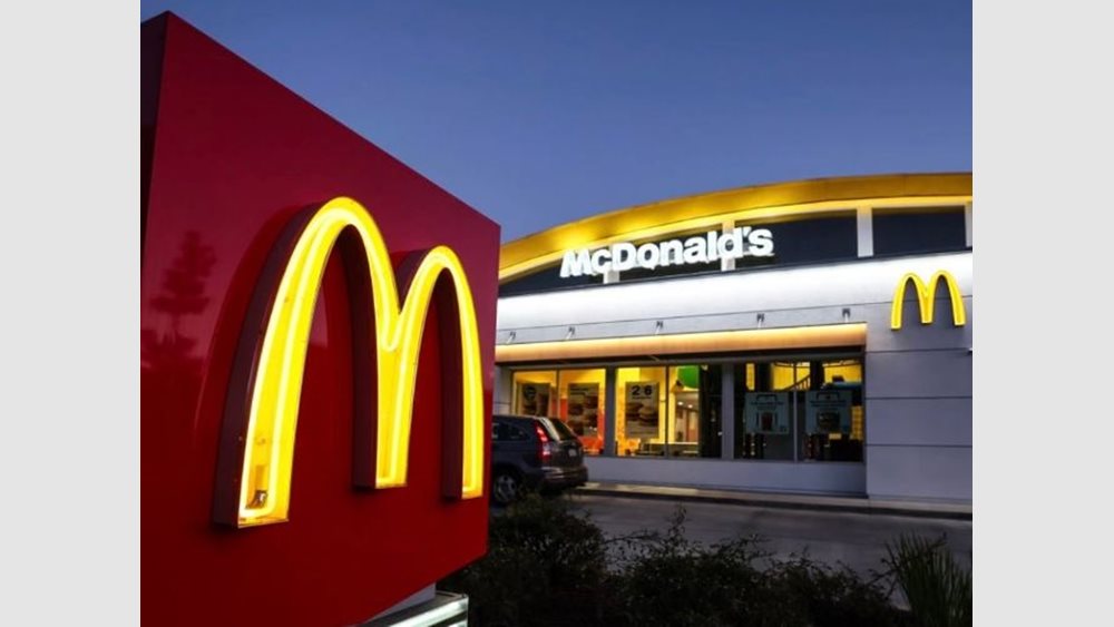 McDonald&#39;s: Συλλογική αγωγή εργαζομένων στη Βρετανία για ομοφοβία, ρατσισμό και παρενόχληση