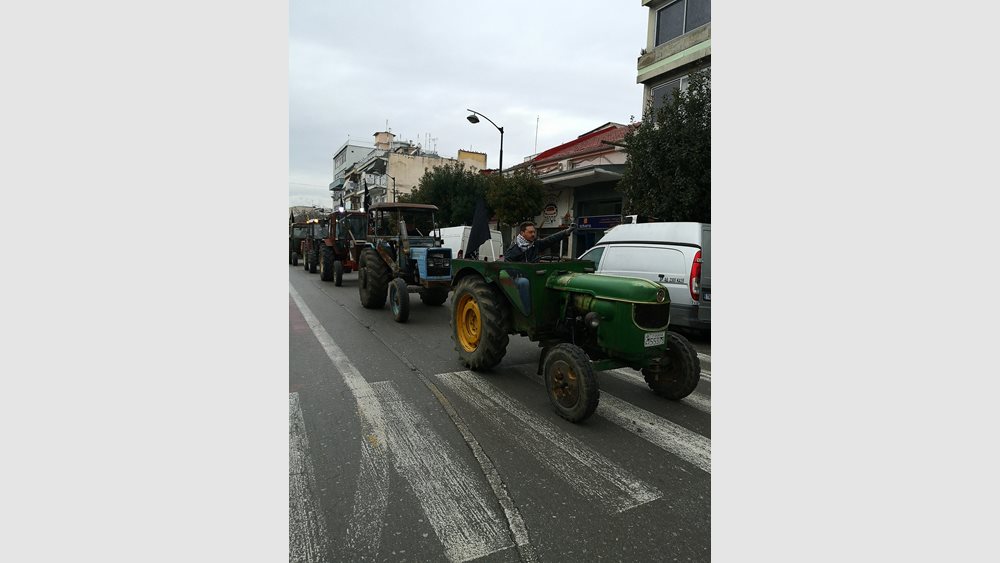Τρίκαλα: Αγρότες απέκλεισαν για δύο ώρες τον κόμβο Μεγαλοχωρίου