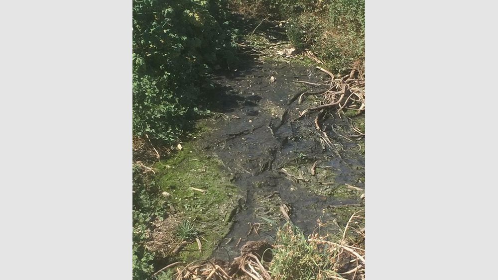 Εναντίον του δημάρχου οι κάτοικοι της Μήλου για νερό, σκουπίδια και λύματα