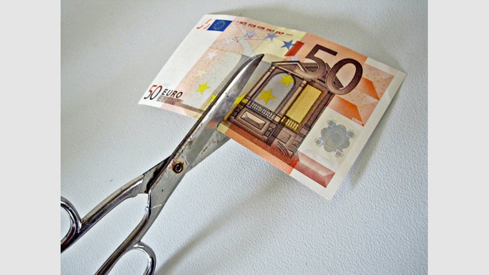 Περικοπές χωρίς τέλος στις συντάξεις για 10 χρόνια