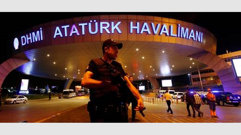Εγκλωβισμένοι στην Τουρκία χιλιάδες τουρίστες