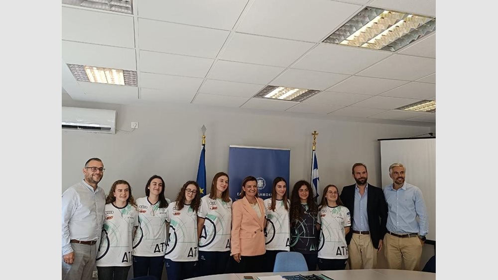 Η υφ. Κοινωνικής Συνοχής συνάντησε τη μαθητική ομάδα &quot;Athena Racing Team&quot; που βραβεύτηκε στο Παγκόσμιο Πρωτάθλημα F1 in Schools