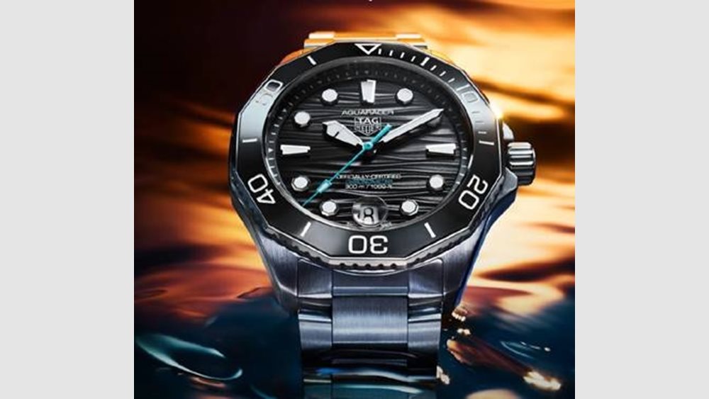 TAG Heuer Aquaracer Professional 300 Date &amp; GMT: Κατακτώντας τους βυθούς και το χρόνο