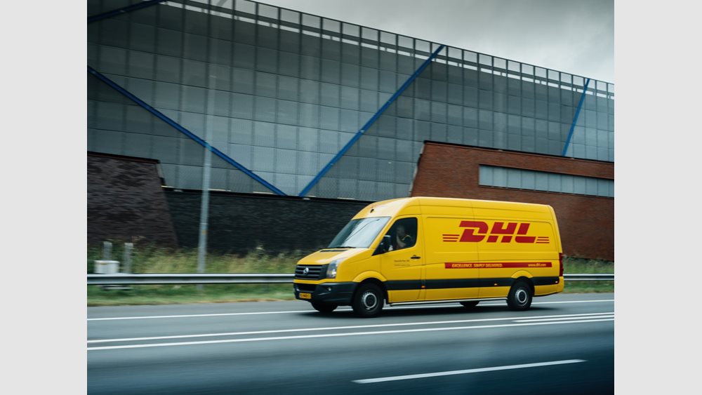 DHL: Πτώση κερδών 27% στο τρίμηνο και προειδοποίηση για αβεβαιότητα