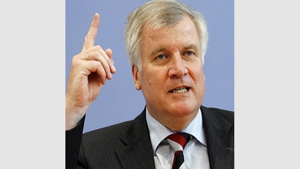 Γερμανία: Ο Βαυαρός Seehofer επικρίνει τη μεταναστευτική πολιτική της Merkel