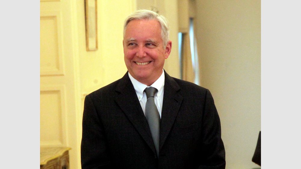 Αμερικανός πρέσβης: Η Ελλάδα χρειάζεται σημαντική ελάφρυνση χρέους