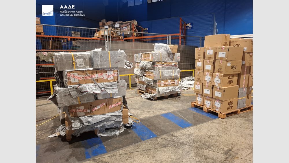 ΑΑΔΕ: Κατάσχεση 1,7 εκατομμυρίων τσιγάρων στο αεροδρόμιο &quot;Ελ. Βενιζέλος&quot;