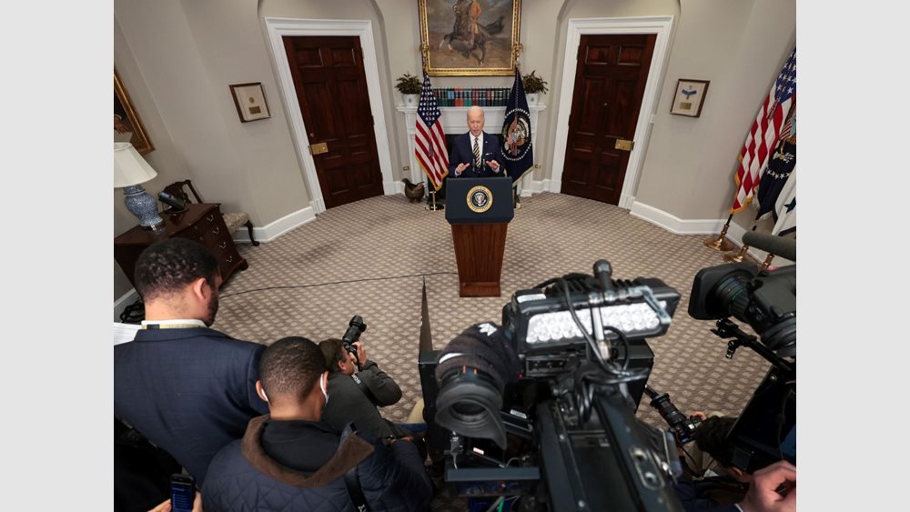 Γιατί ο Μπάιντεν αποφεύγει να ποζάρει ως Τσόρτσιλ