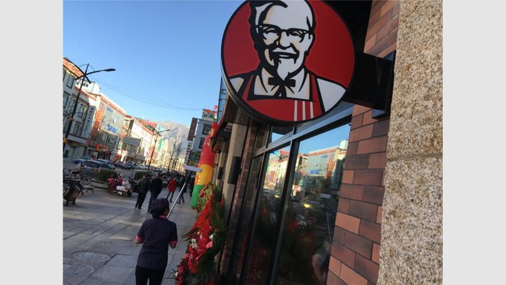 Το κόστος έπληξε τα κέρδη της μητρικής των KFC και Pizza Hut