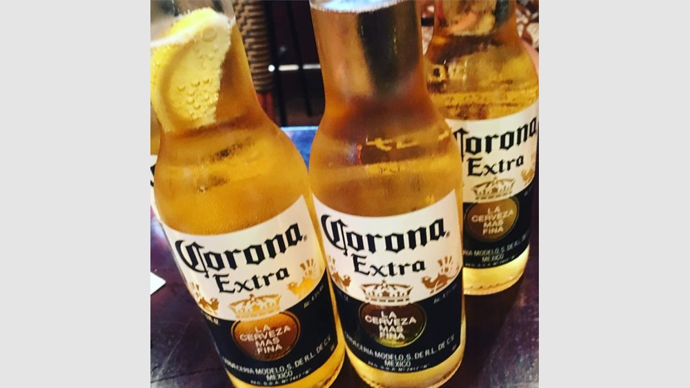 Ο κορονοϊός έπληξε και την Corona -διακόπτεται η παραγωγή της