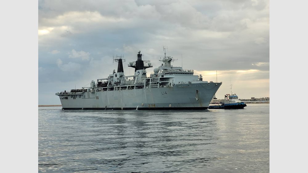 Το HMS Albion, ο &quot;ελβετικός σουγιάς&quot; του βρετανικού πολεμικού ναυτικού έφτασε στη Λιβύη
