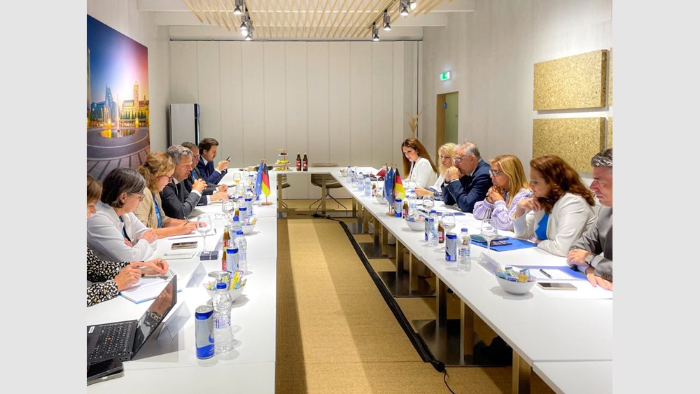 Συνάντηση του Τ. Θεοδωρικάκου με τον Γερμανό αντικαγκελάριο Ρόμπερτ Χάμπεκ