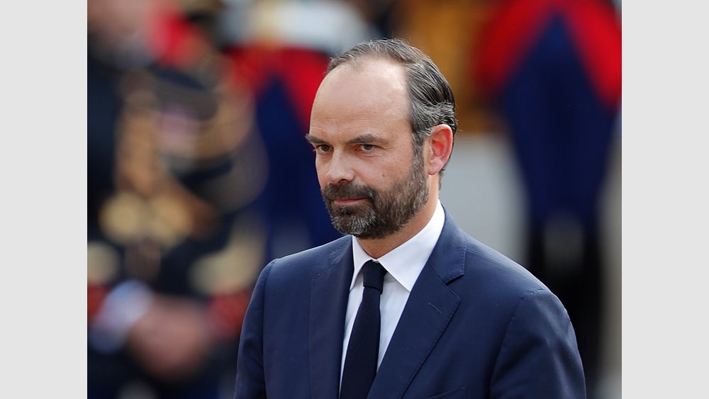 Γαλλία: Ο πρωθυπουργός Φιλίπ δηλώνει ότι δεν θα υποχωρήσει στο θέμα του φόρου στα καύσιμα