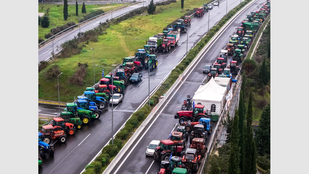 Χριστουγεννιάτικη ταλαιπωρία για τους εκδρομείς: Ουρές χιλιομέτρων στο Σχηματάρι - Live χάρτης με τα μπλόκα
