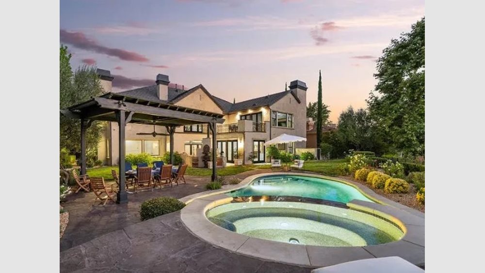 Πωλείται η έπαυλη που έζησε η Λίζα Μαρί Πρίσλεϊ στο Λος Άντζελες έναντι $4,6 εκατ.