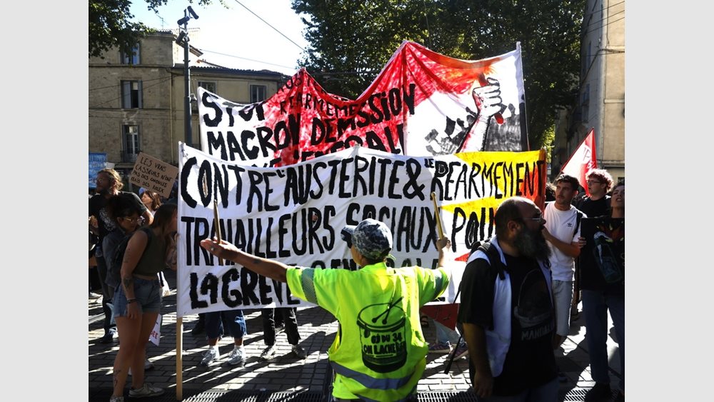 Σε απεργιακό αναβρασμό η Γαλλία με τις αγορές να παρακολουθούν