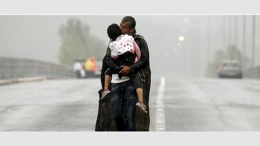 DW: Χρυσές δουλειές για διακινητές προσφύγων στη Θεσσαλονίκη