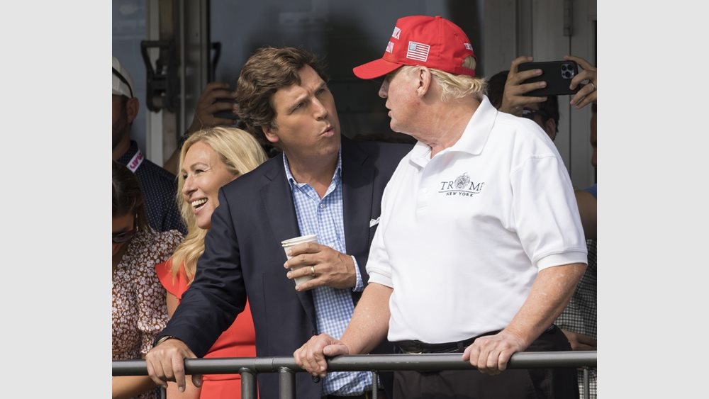 Fox News: Αποχώρησε ο Τάκερ Κάρλσον - Πλήγμα άνω των $500 εκατ. στην κεφαλαιοποίηση