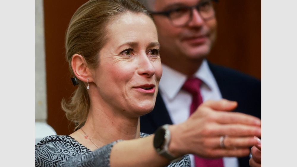 Politico: Όταν οι πολιτικοί λένε φωναχτά αυτά που συνήθως κρατούν για τον εαυτό τους