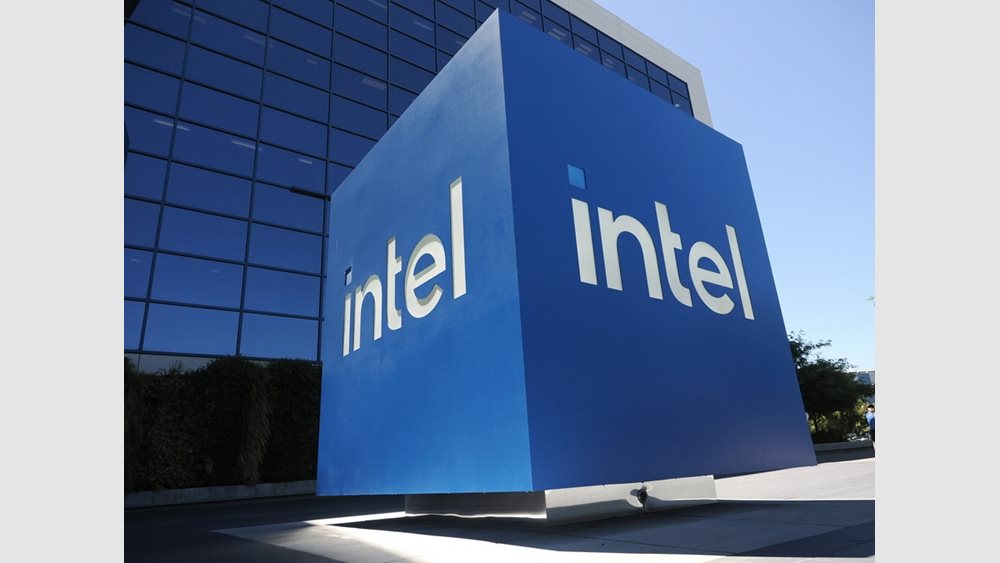 Intel: Συνεργαζόμαστε με την κυβέρνηση Τραμπ για να απαντήσουμε στις ερωτήσεις που τέθηκαν