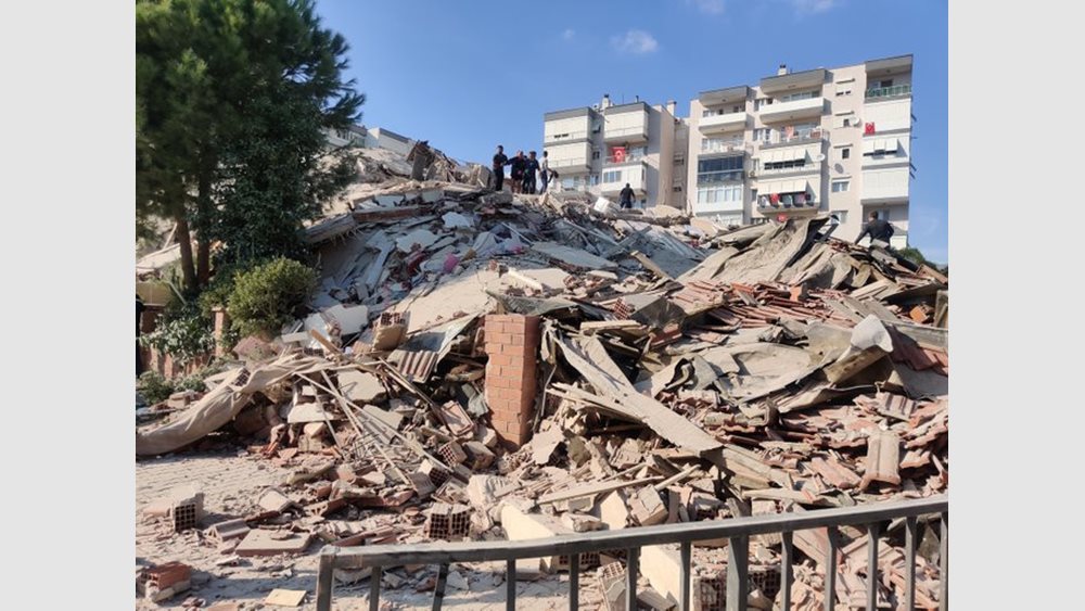 Ερείπια έγιναν 17 κτήρια από τον σεισμό στη Σμύρνη: Στους 21 οι νεκροί - Πάνω από 789 τραυματίες